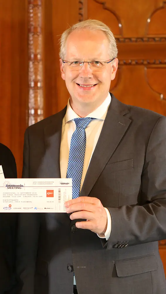 Oberbürgermeister Stefan Schostok beim Videodreh 2018 im Neuen Rathaus